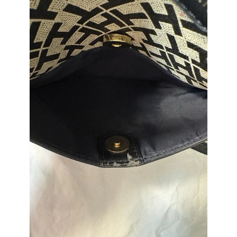 Tommy Hilfiger Purse Brown On Black Crossbody Gold Charm Signature Large Size‎